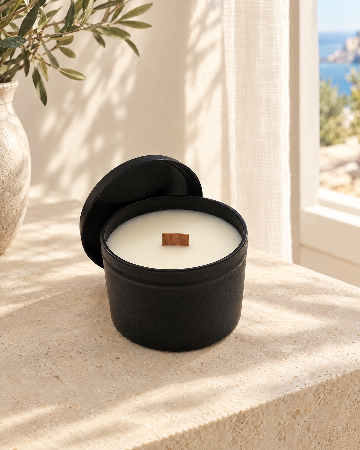 Nº06 Verdant · Vela aromática de Arda Home en un entorno de ambiente. Imagen creada con IA a partir del producto real.
